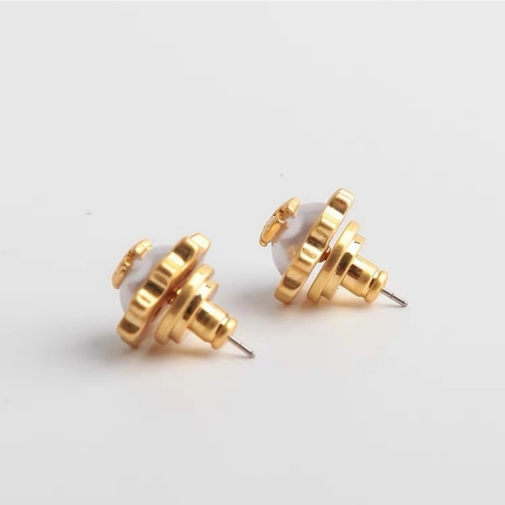 *** SOLD *** Tory Burch Sunflowers Pearl & Gold Logo Stud Earrings - Picture 6 of 11